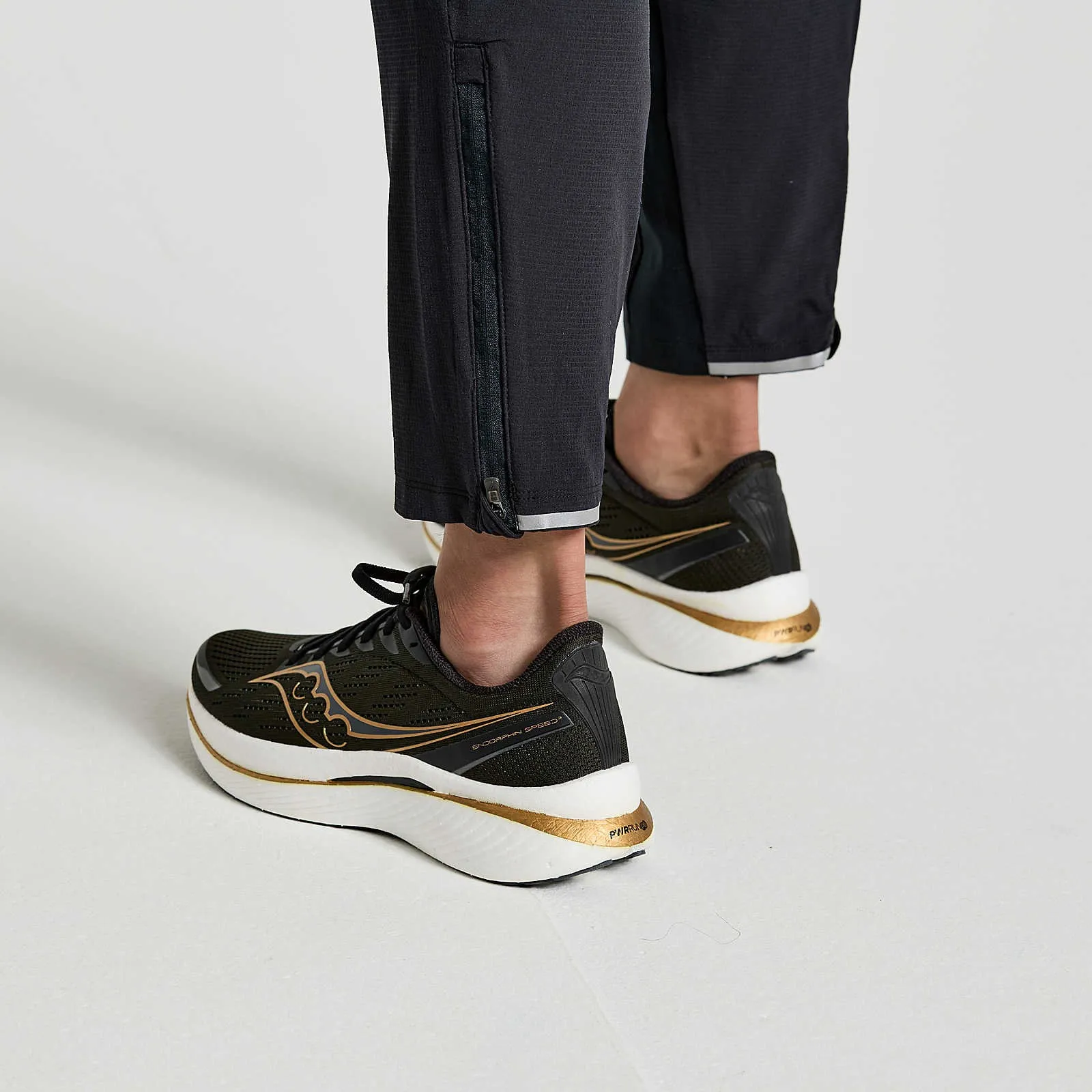 Чоловічі cпортивні штани Saucony BOSTON WOVEN