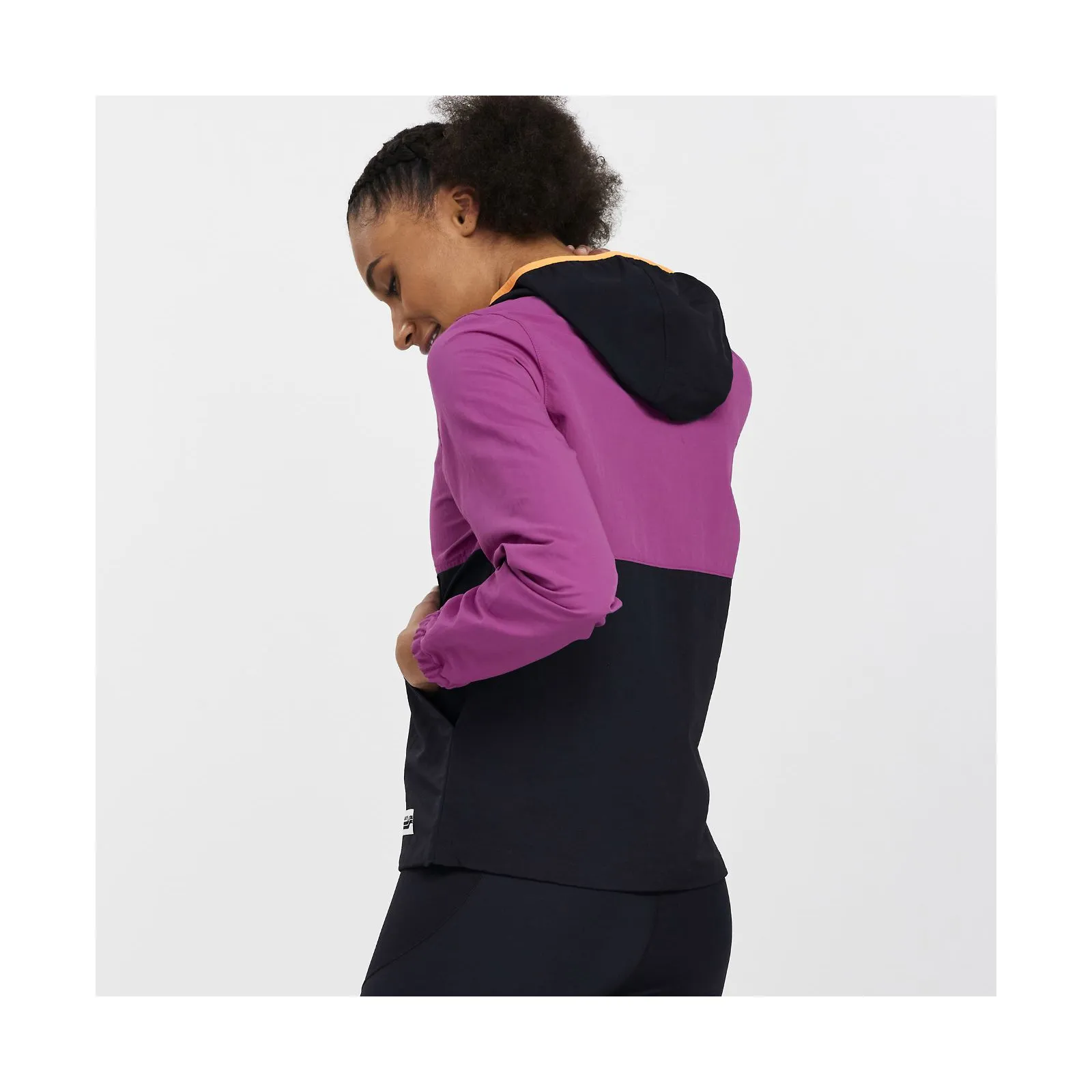 Жіноча вітрівка Saucony Track Anorak