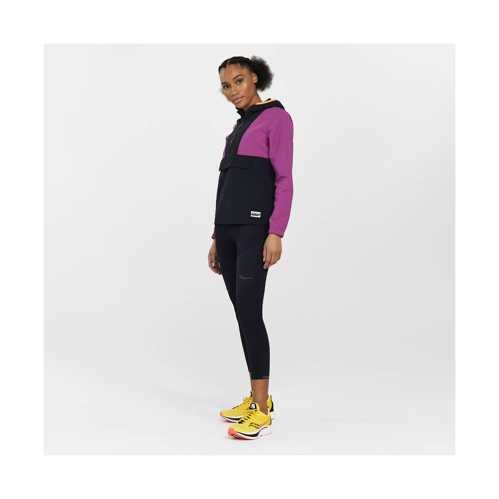 Жіноча вітрівка Saucony Track Anorak