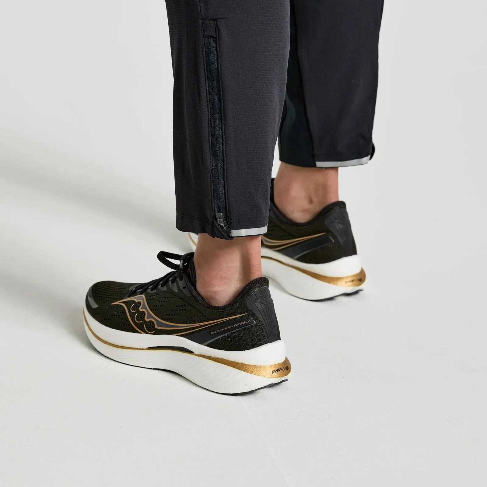 Чоловічі спортивні штани Saucony BOSTON WOVEN PANT