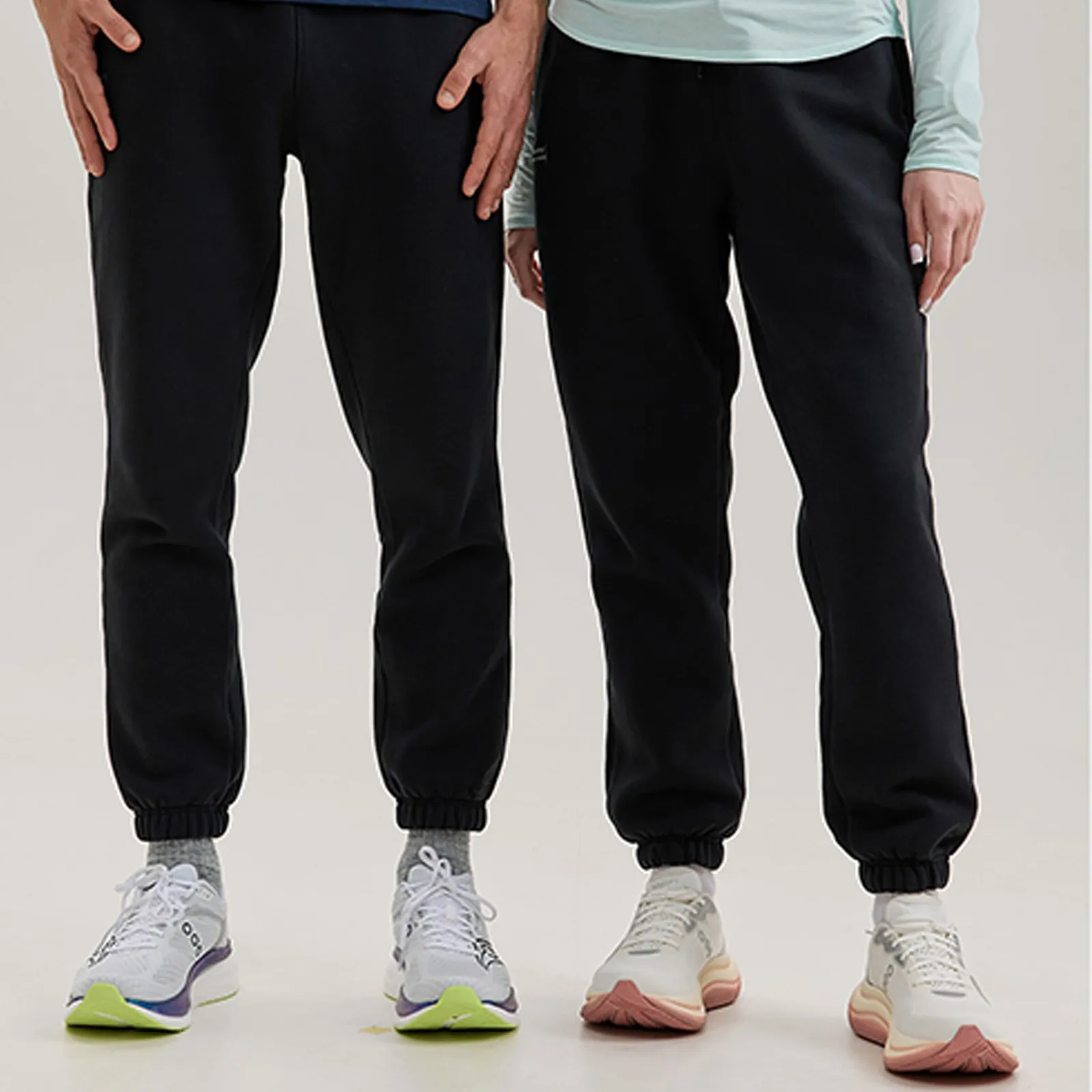 Спортивні штани Saucony RECOVERY SWEATPANT